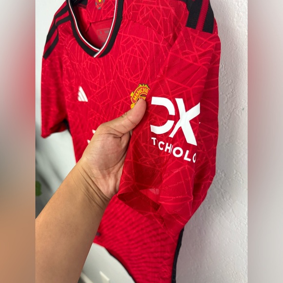 Women’s  Manchester United Red Home Authentic Pro Soccer Jersey 2023/2024 - Picture 6 of 9